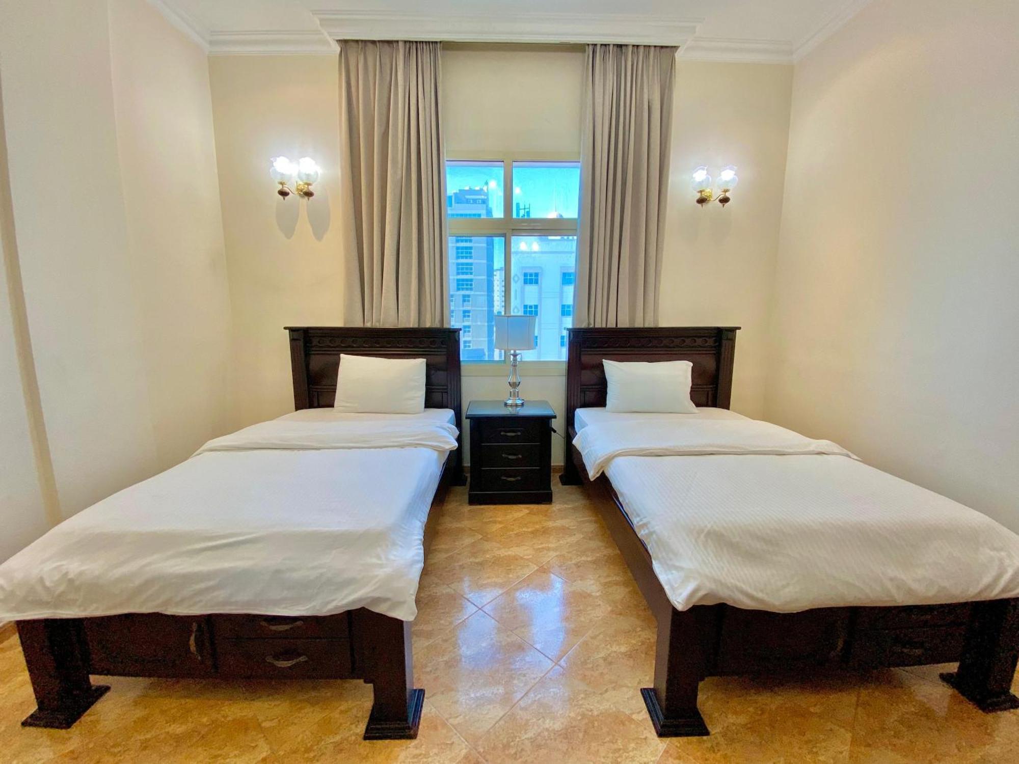 Appartement Al Misrea Tower à Manama Extérieur photo