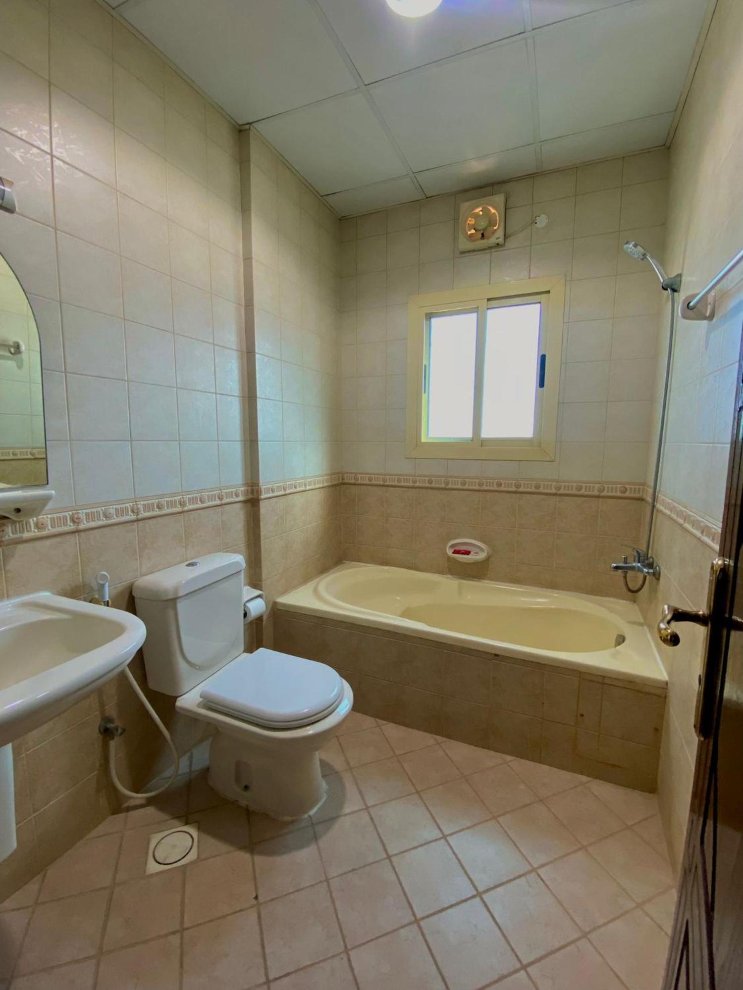 Appartement Al Misrea Tower à Manama Extérieur photo