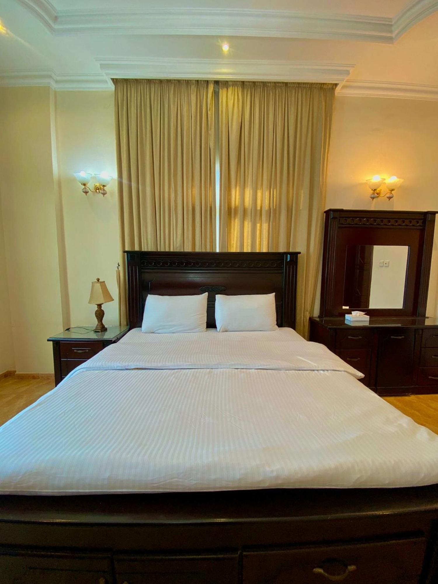 Appartement Al Misrea Tower à Manama Extérieur photo